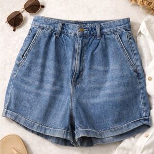 High Rise Pleated Denim Shorts Women’s Size 2 Vintage Inspired Mom Shorts